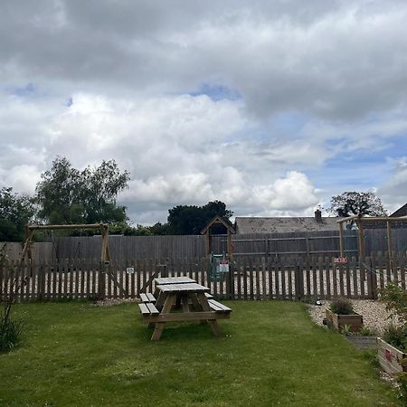 The Crown Inn Gayton  Exteriör bild