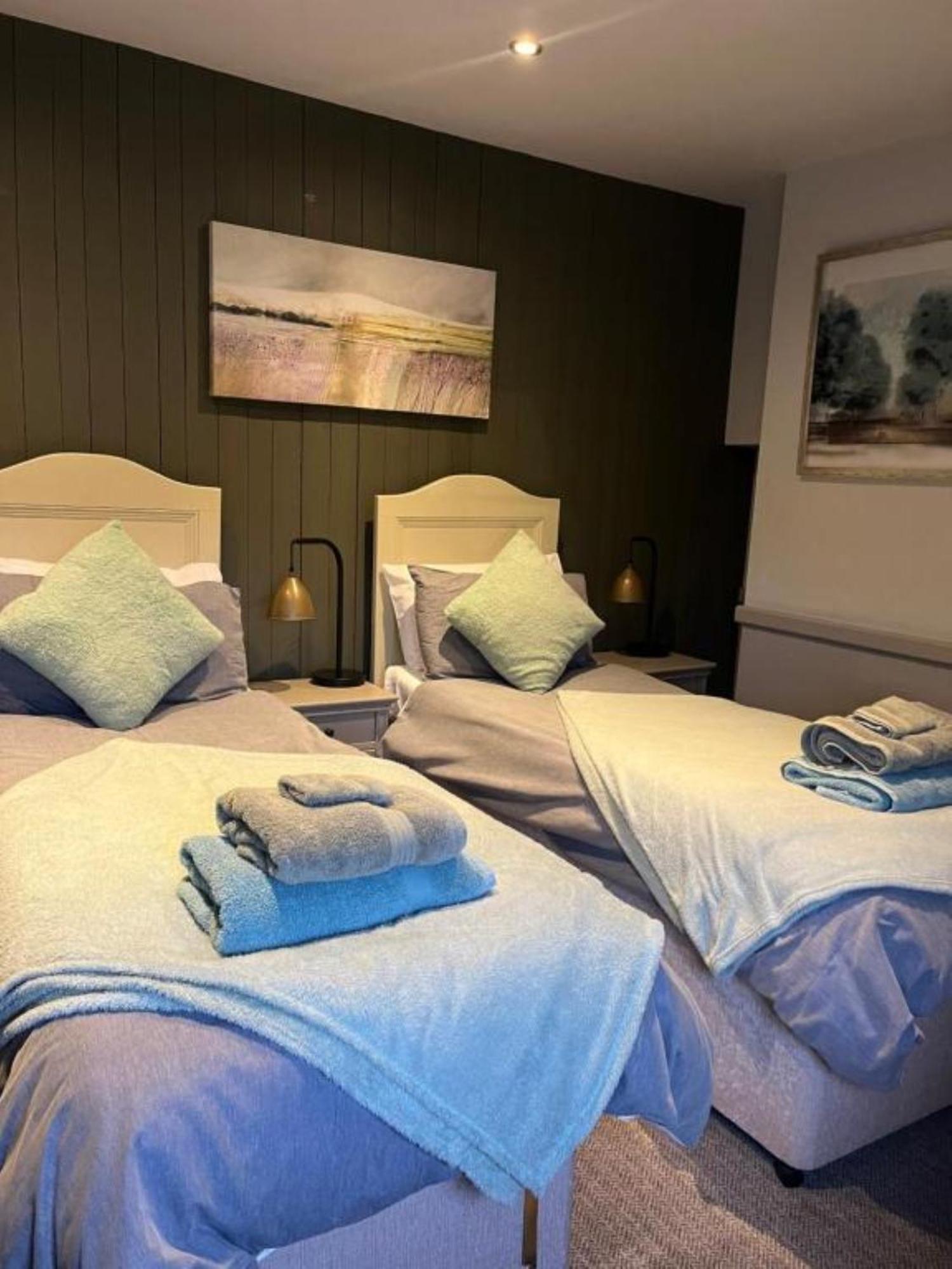 The Crown Inn Gayton  Exteriör bild
