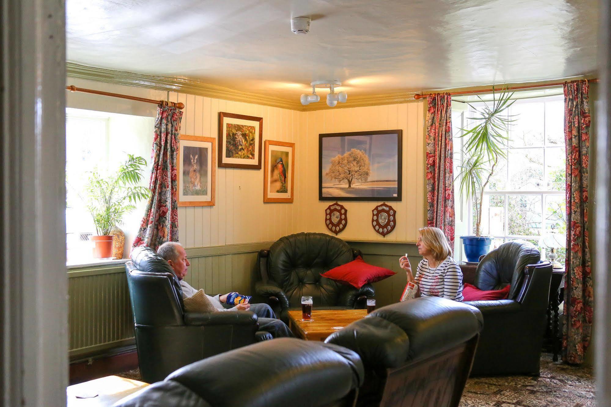 The Crown Inn Gayton  Exteriör bild