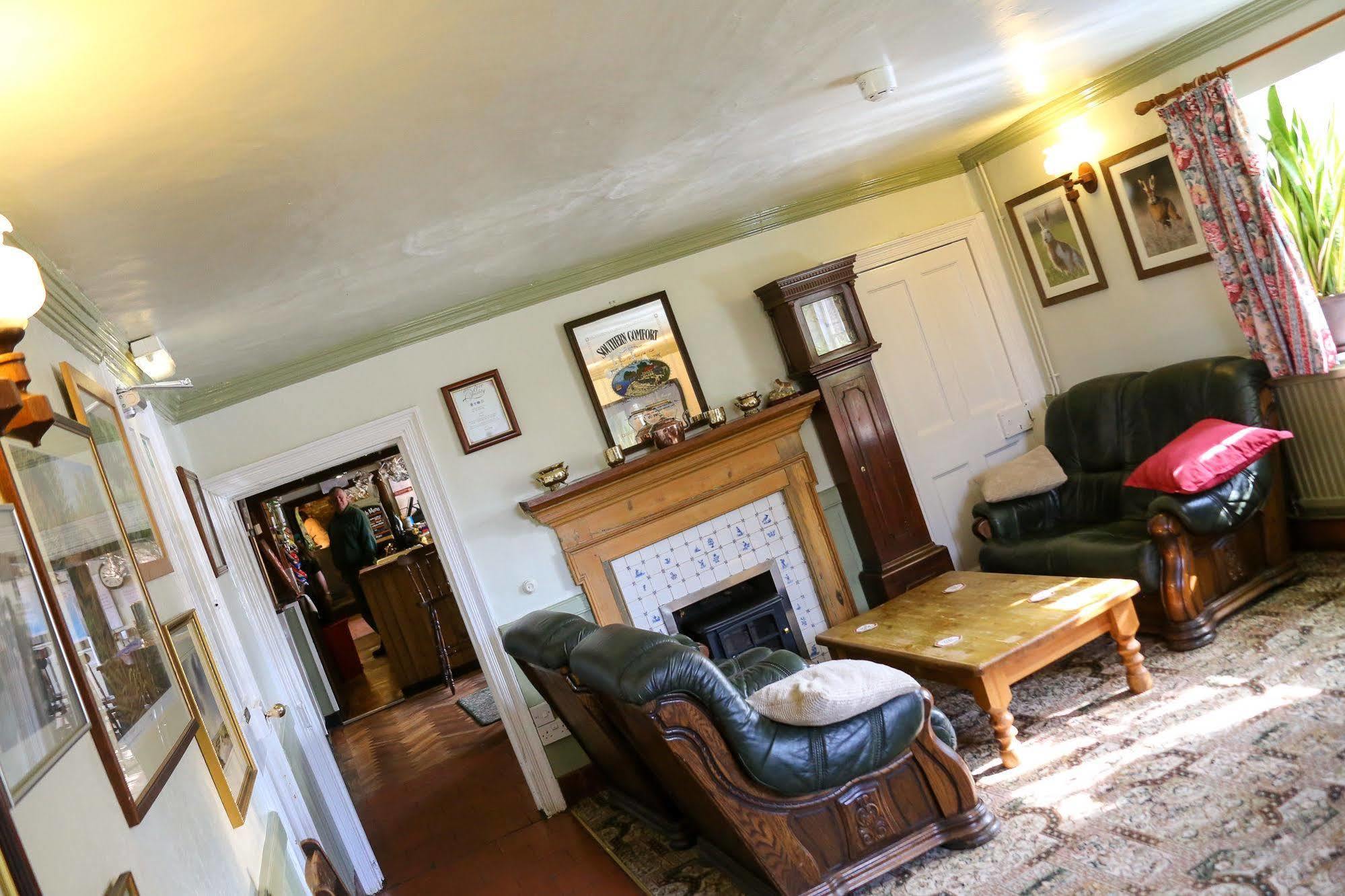 The Crown Inn Gayton  Exteriör bild