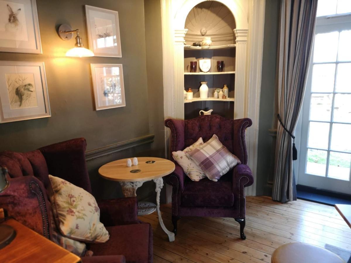 The Crown Inn Gayton  Exteriör bild
