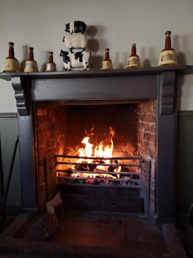 The Crown Inn Gayton  Exteriör bild