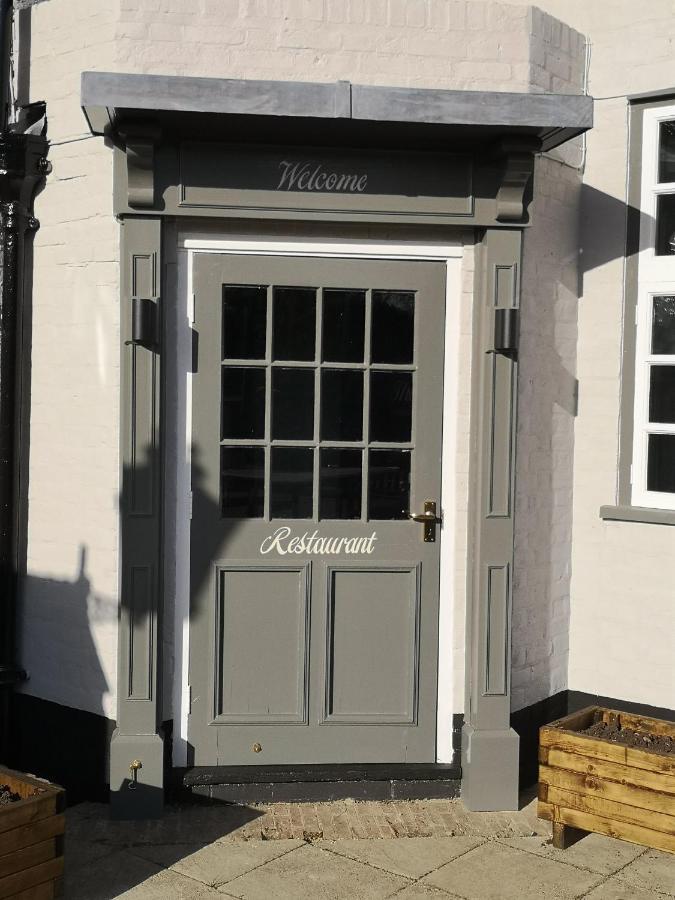 The Crown Inn Gayton  Exteriör bild